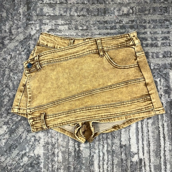 Dresses & Skirts - Stylish Tan Women's Shorts